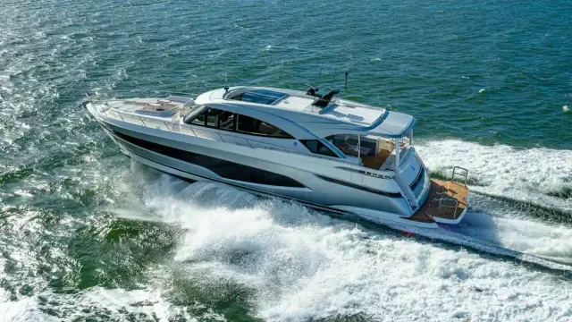 Riviera 6800 Sport Yacht Platinum Edition Running 08 R (1)