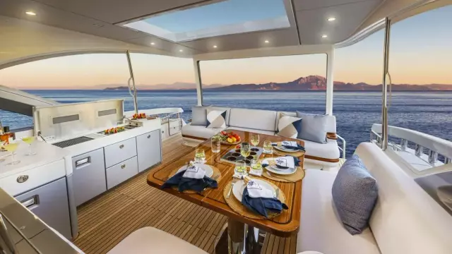 Riviera 6800 Sport Yacht PE Aft Deck 03 Scaled (1)