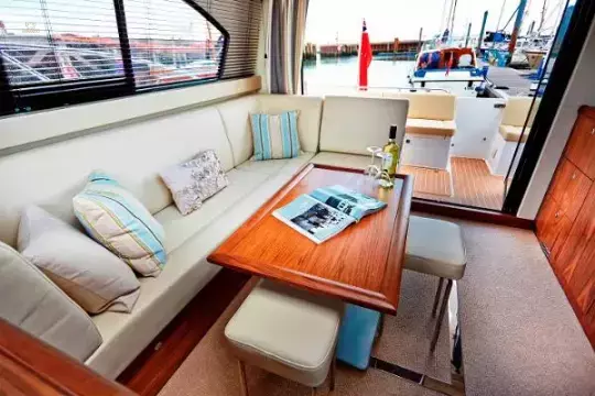 Haines 32 Offshore Saloon