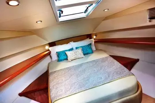 Haines 32 Offshore Forward Cabin
