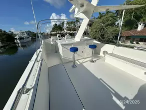 63' Hatteras flybridge forward