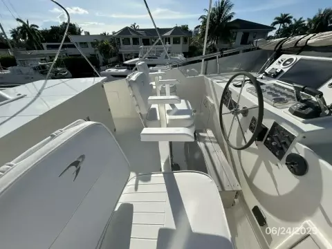 63' Hatteras flybridge port forward