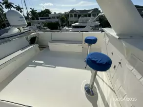63' Hatteras flybridge port aft