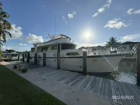 63' Hatteras starboard forward profile