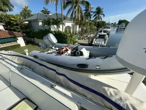 63' Hatteras tender1
