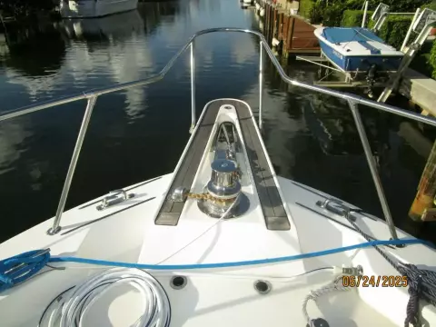 63' Hatteras anchor windlass1