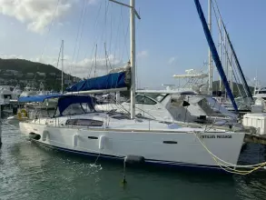 43' Beneteau starbaord forward profile