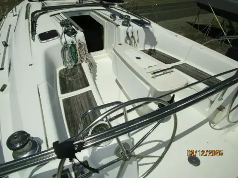 43' Beneteau cockpit forward