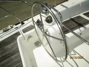 43' Beneteau cockpit port helm