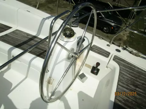 43' Beneteau cockpit starboard helm