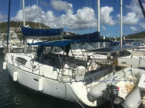 43' Beneteau port aft profile