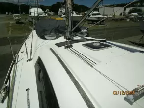 43' Beneteau foredeck