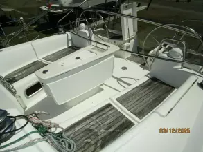 43' Beneteau cockpit