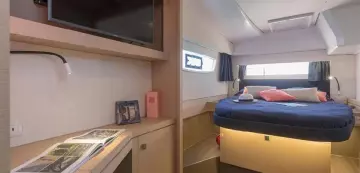 Astrea 42 cabin