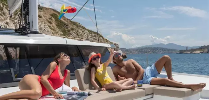 Astrea 42 foredeck