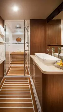 Belize 66 Daybridge Full Beam Master Ensuite 01