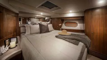 Belize 66 Daybridge VIP Stateroom 01