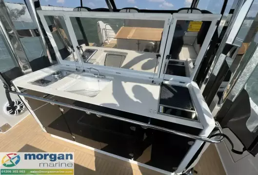 Jeanneau Cap Camarat 12.5 WA - cockpit galley with sink and grill
