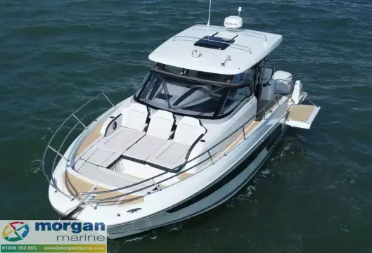 Jeanneau Cap Camarat 12.5 WA - bow seating