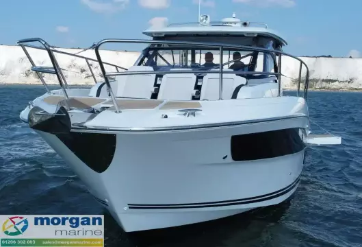 Jeanneau Cap Camarat 12.5 WA - bow seating