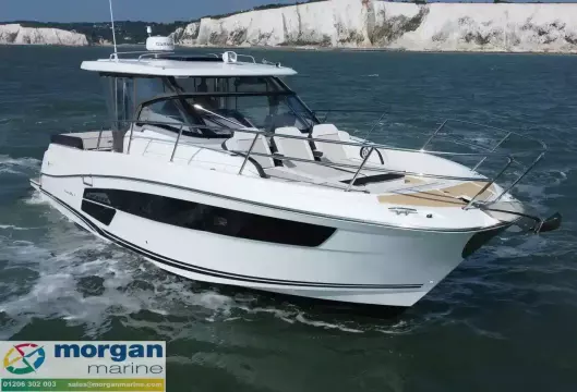 Jeanneau Cap Camarat 12.5 WA - starboard side bow