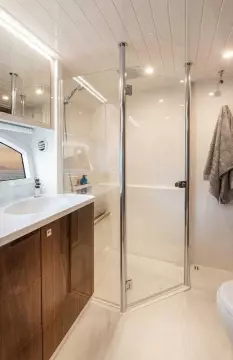 020 Riviera 64 SMY SII Master Ensuite