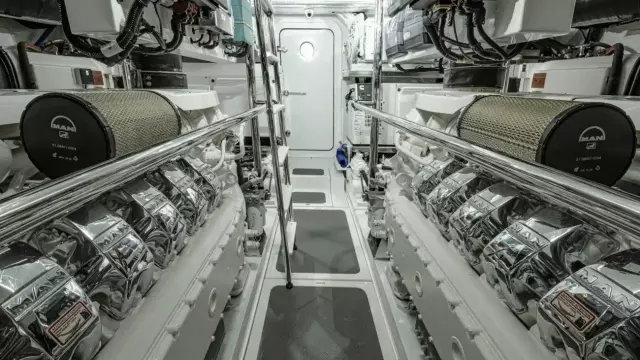 034 Riviera 64 SMY SII Engineroom