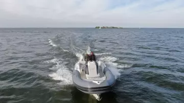 Sacs-strider-900-RIB-for-sale-exterior-image-Lengers-Yachts-16-1280x720-1.jpg