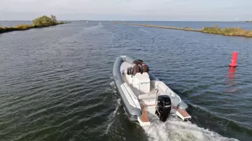 Sacs-strider-900-RIB-for-sale-exterior-image-Lengers-Yachts-07-1280x720-1.jpg
