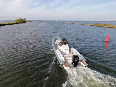 Sacs-strider-900-RIB-for-sale-exterior-image-Lengers-Yachts-07-scaled.jpg