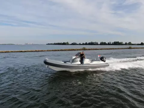 Sacs-strider-900-RIB-for-sale-exterior-image-Lengers-Yachts-08-scaled.jpg