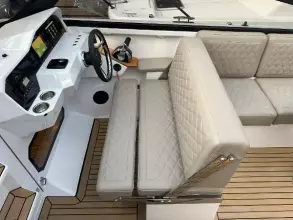 Helm seat