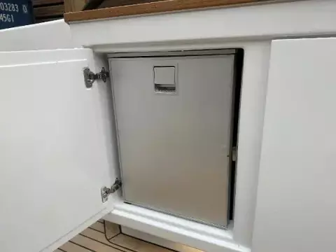 Cockpit fridge