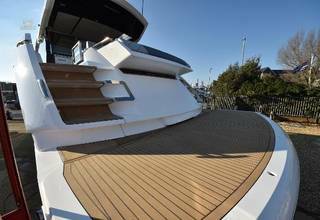 Sunseeker 65 Sport Yacht - Bathing Platform