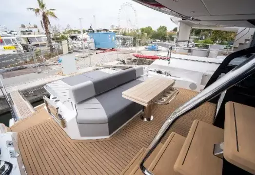 Sunseeker 65 Sport Yacht - Saloon