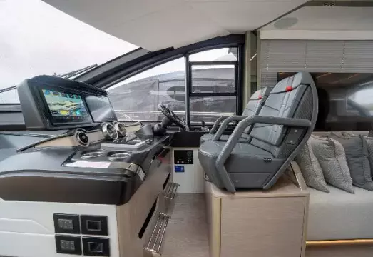 Sunseeker 65 Sport Yacht - VIP Cabin