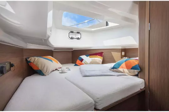 Jeanneau Cap Camarat 9.0 CC - double berth in cabin