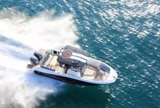 Jeanneau Cap Camarat 9.0 CC - overhead view on the water