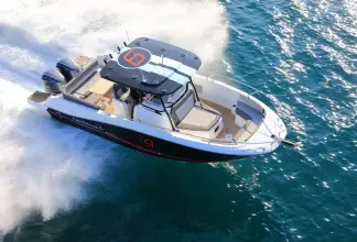 Jeanneau Cap Camarat 9.0 CC - overhead view and bow seating