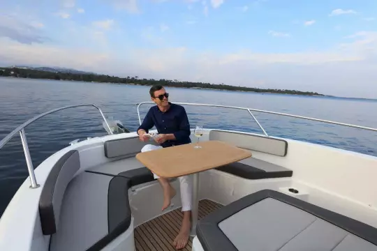 Jeanneau Cap Camarat 9.0 CC - front cockpit table and seating