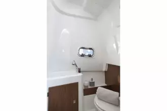 Jeanneau Cap Camarat 9.0 CC - toilet and shower compartment