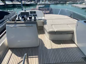 Prestige-460-fly-motor-yacht-for-sale-exterior-image-Lengers-Yachts-10.jpg