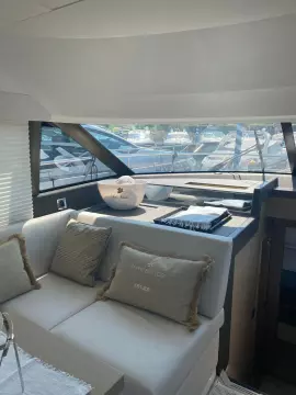 Prestige-460-fly-motor-yacht-for-sale-interior-image-Lengers-Yachts-23.jpg