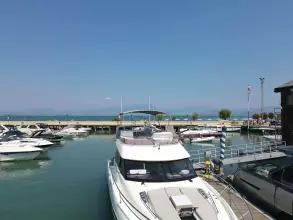 Prestige-460-fly-motor-yacht-for-sale-exterior-image-Lengers-Yachts-05.jpg