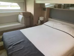 Prestige-460-fly-motor-yacht-for-sale-interior-image-Lengers-Yachts-05.jpg