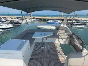 Prestige-460-fly-motor-yacht-for-sale-exterior-image-Lengers-Yachts-12.jpg