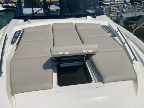 Prestige-460-fly-motor-yacht-for-sale-exterior-image-Lengers-Yachts-03.jpg
