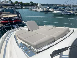 Prestige-460-fly-motor-yacht-for-sale-exterior-image-Lengers-Yachts-04.jpg