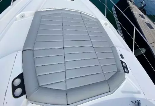 Sunseeker Predator 57 - Foredeck