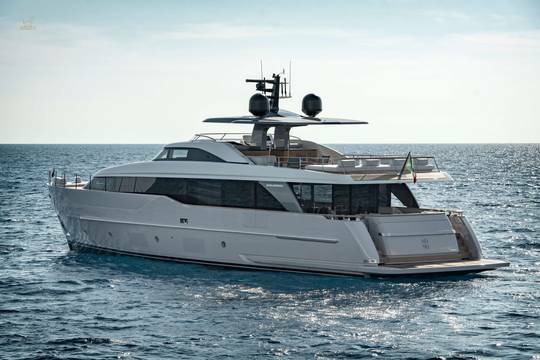 Sanlorenzo-SD90-motor-yacht-for-sale-exterior-image-Lengers-Yachts-3-scaled.jpg